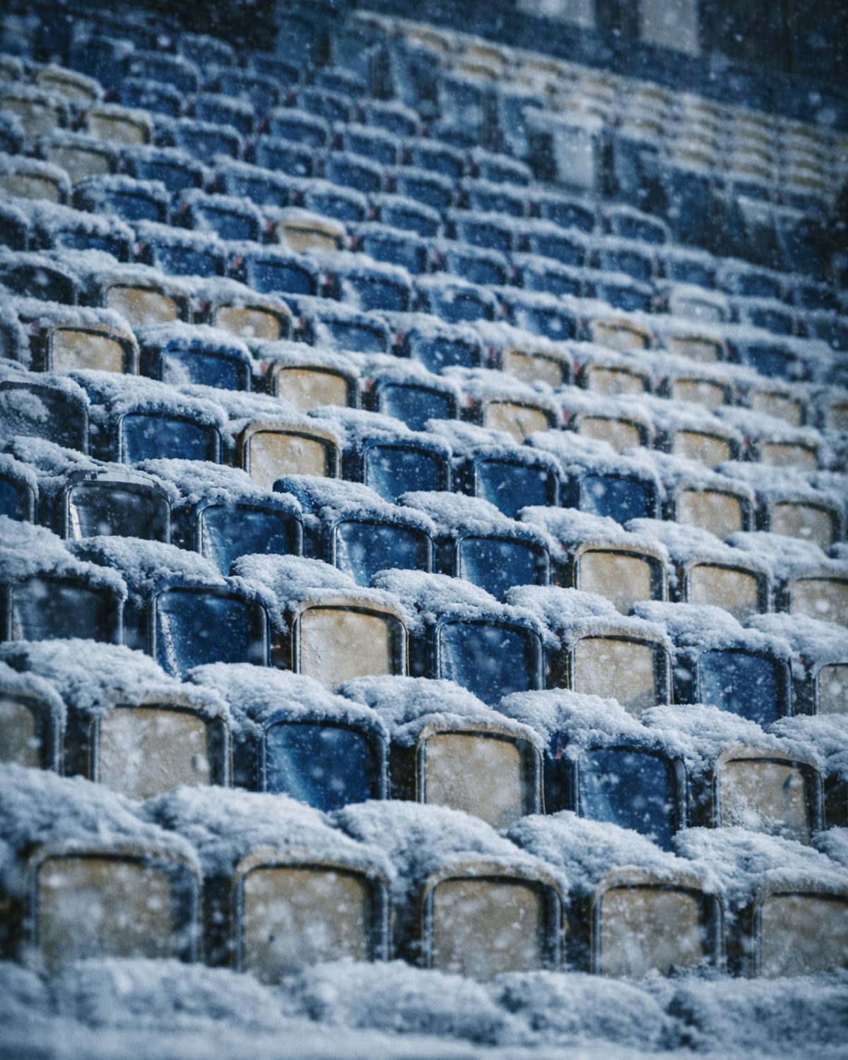Superliga, îngropată în zăpadă! Cum ar arăta meciurile din România într-un scenariu de iarnă extremă
