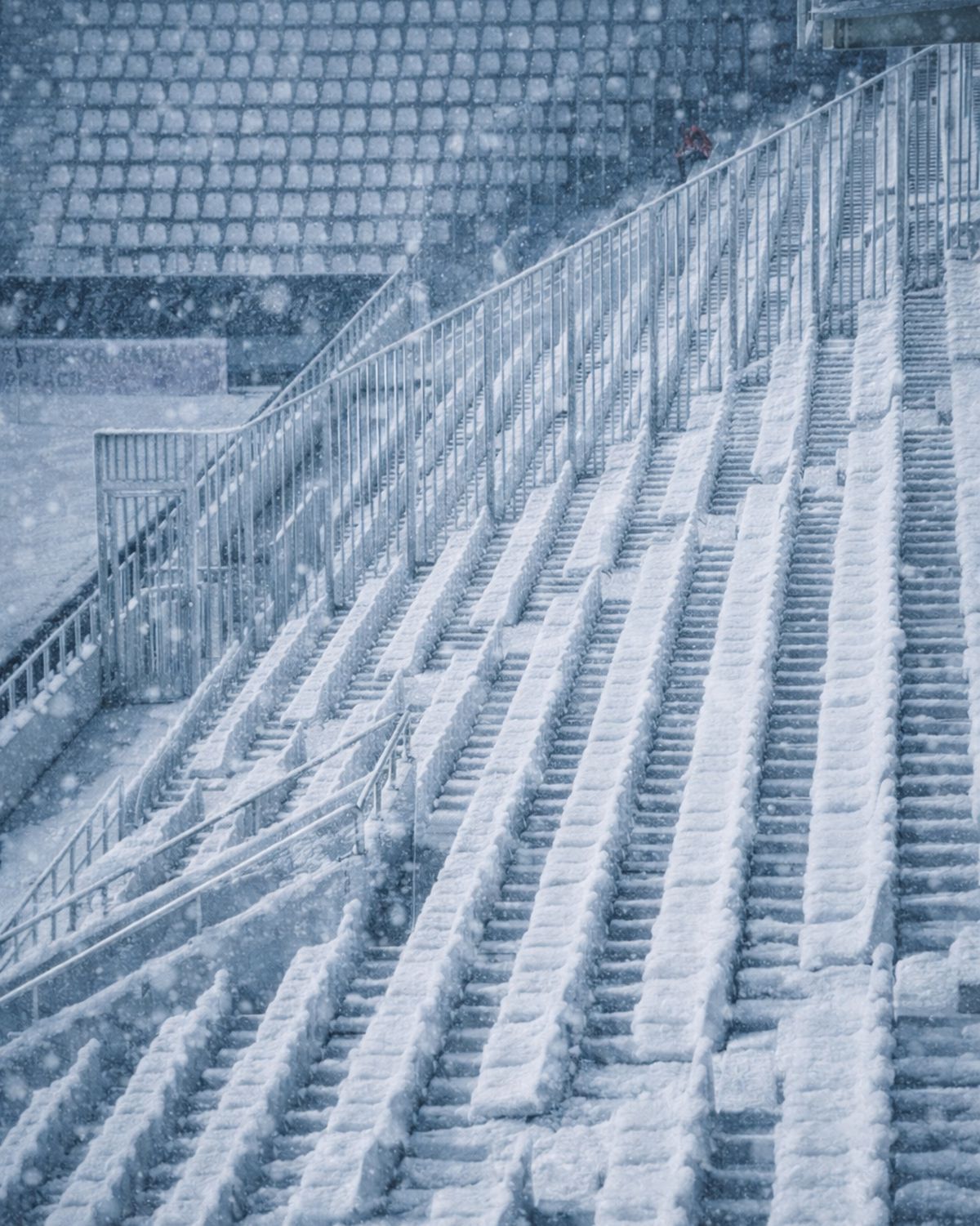 Superliga, îngropată în zăpadă! Cum ar arăta meciurile din România într-un scenariu de iarnă extremă