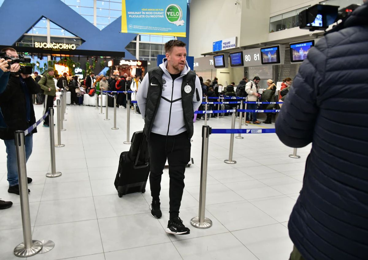 FCSB a plecat în Antalya, cu 29 de jucători în lot: Mihai Popescu a făcut deplasarea » 5 noutăți la campioană! Toate imaginile de pe aeroport