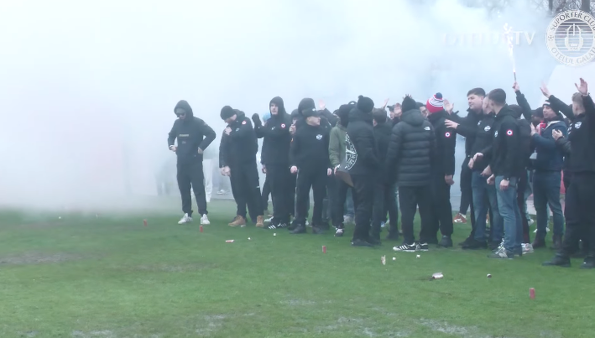 Cu gândul la play-off, echipa din Superliga s-a reunit alături de fani și cu show de fumigene