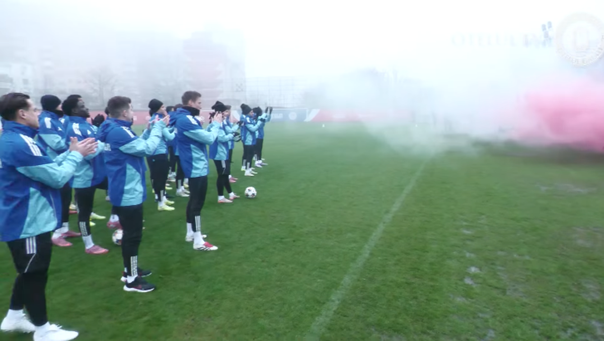 Cu gândul la play-off, echipa din Superliga s-a reunit alături de fani și cu show de fumigene