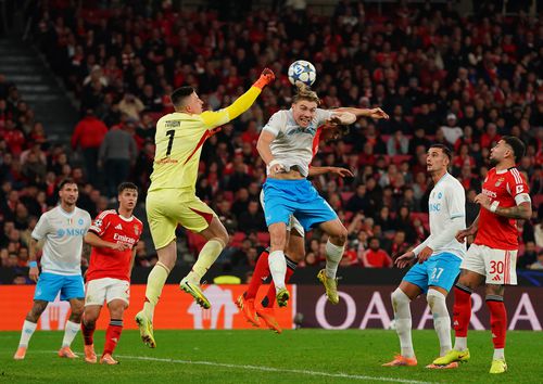 Benfica a pus ochii pe Lorenzo Lucca (dreapta) de la Napoli // FOTO: Getty Images