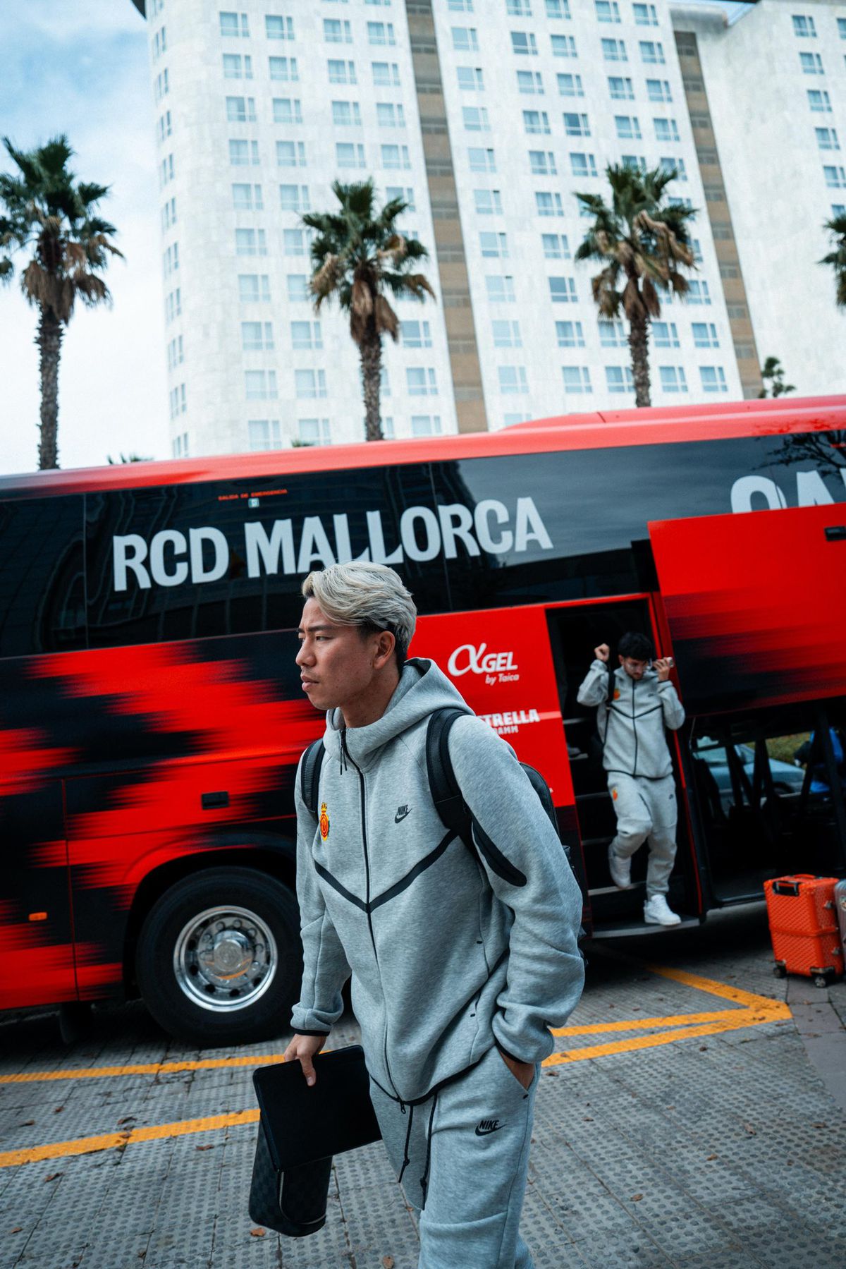 Echipa celebră care folosește același trening purtat de Nicolas Maduro pe nava americană