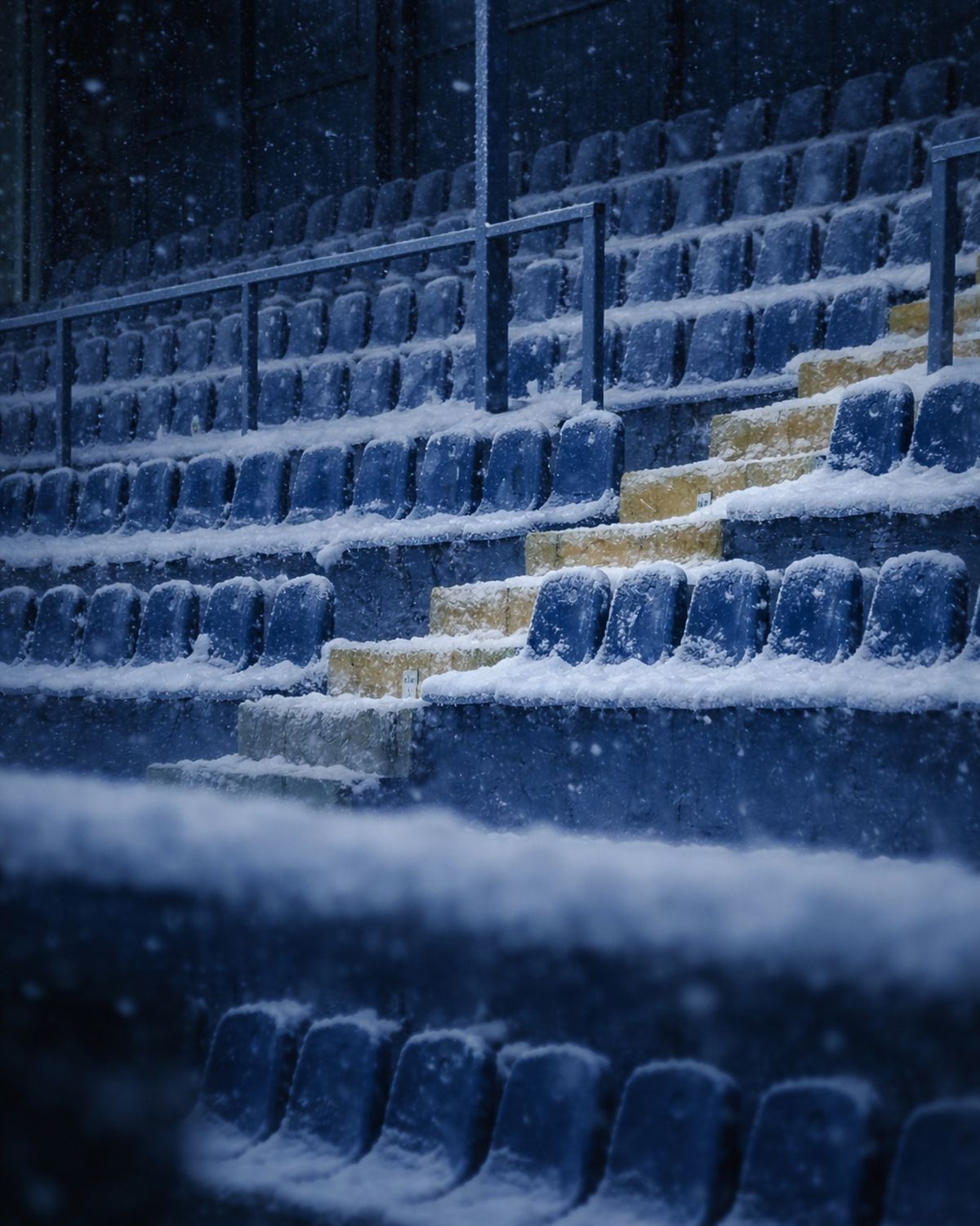 Superliga, îngropată în zăpadă! Cum ar arăta meciurile din România într-un scenariu de iarnă extremă