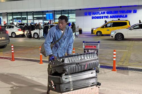 CORESPONDENȚĂ DIN TURCIA Revenire la FCSB! Jucătorul campioanei a aterizat în Antalya, în același avion cu noua achiziție a Rapidului