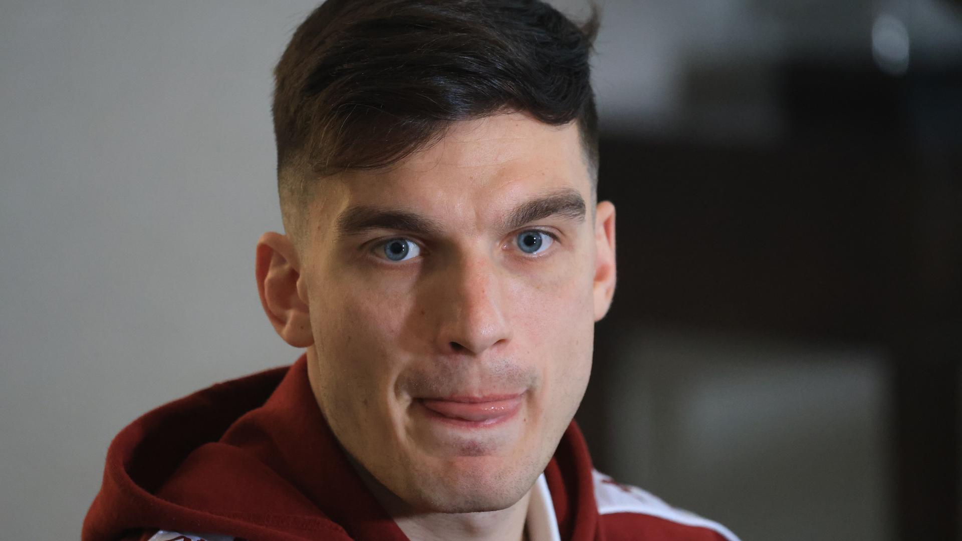 Portarul Marian Aioani în acțiune în timpul amicalului Wisla Plock Rapid, discutând despre transfer Denis Ciobotariu și prestația echipei. | sursa foto: Gazeta Sporturilor