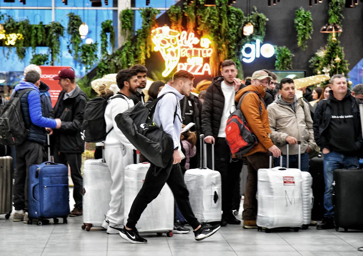 FCSB a plecat în Antalya, cu 29 de jucători în lot: Mihai Popescu a făcut deplasarea » 5 noutăți la campioană! Toate imaginile de pe aeroport