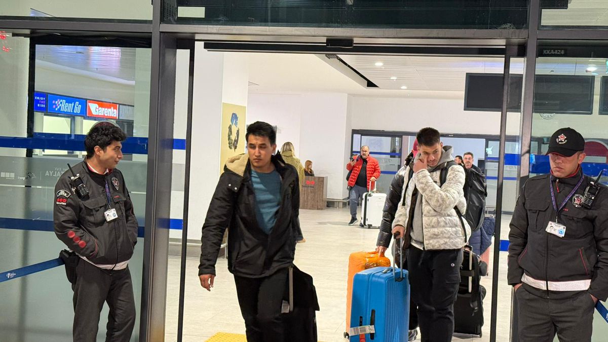 E gata! A aterizat în Antalya și semnează cu Rapid