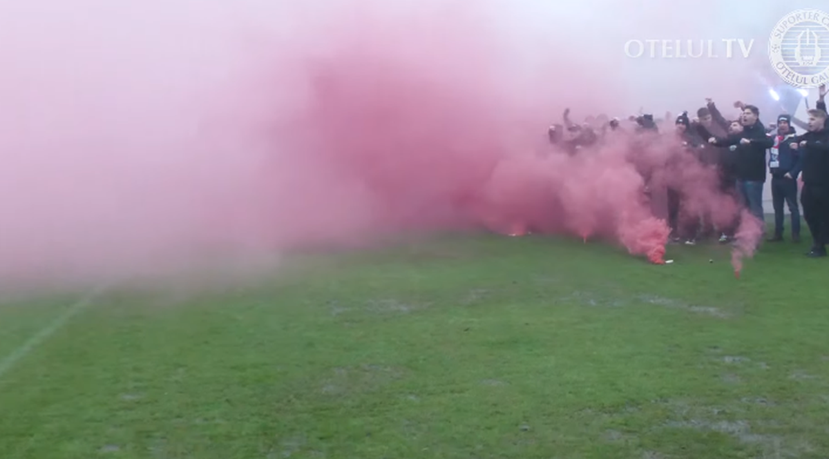 Cu gândul la play-off, echipa din Superliga s-a reunit alături de fani și cu show de fumigene