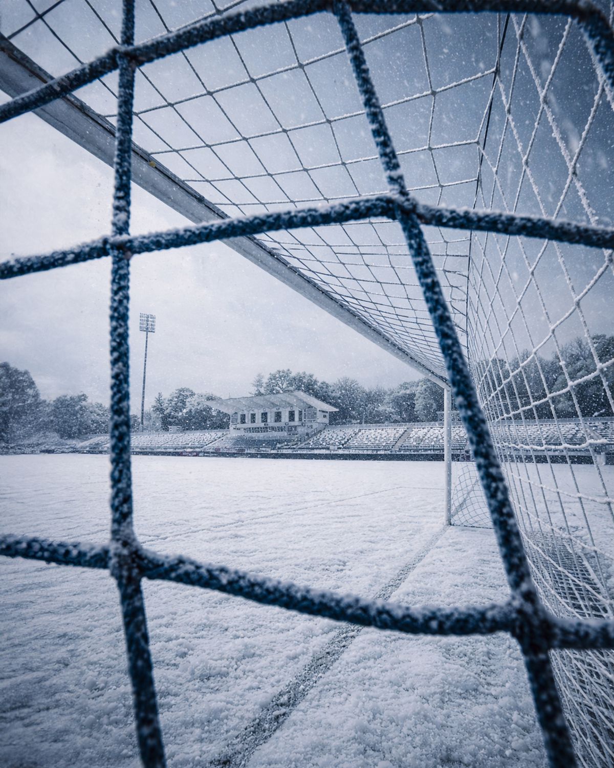 Superliga, îngropată în zăpadă! Cum ar arăta meciurile din România într-un scenariu de iarnă extremă