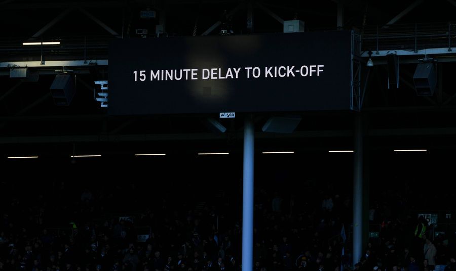 De ce a fost întârziat cu 15 minute startul meciului Fulham - Liverpool