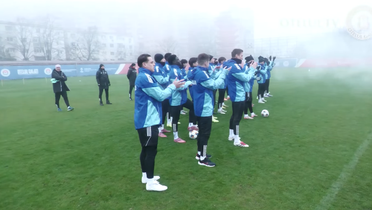 Cu gândul la play-off, echipa din Superliga s-a reunit alături de fani și cu show de fumigene