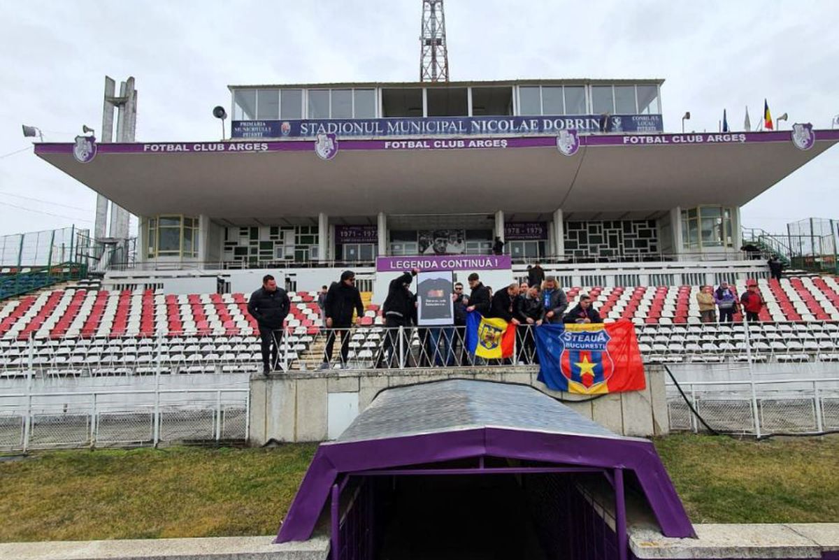 FOTO Ilie Bărbulescu a fost condus pe ultimul drum » Ultrașii de la FC Argeș și Steaua s-au strâns la stadion: „Anii trec și gloriile se duc / Astăzi e mai liniște fără «Balamuc»”