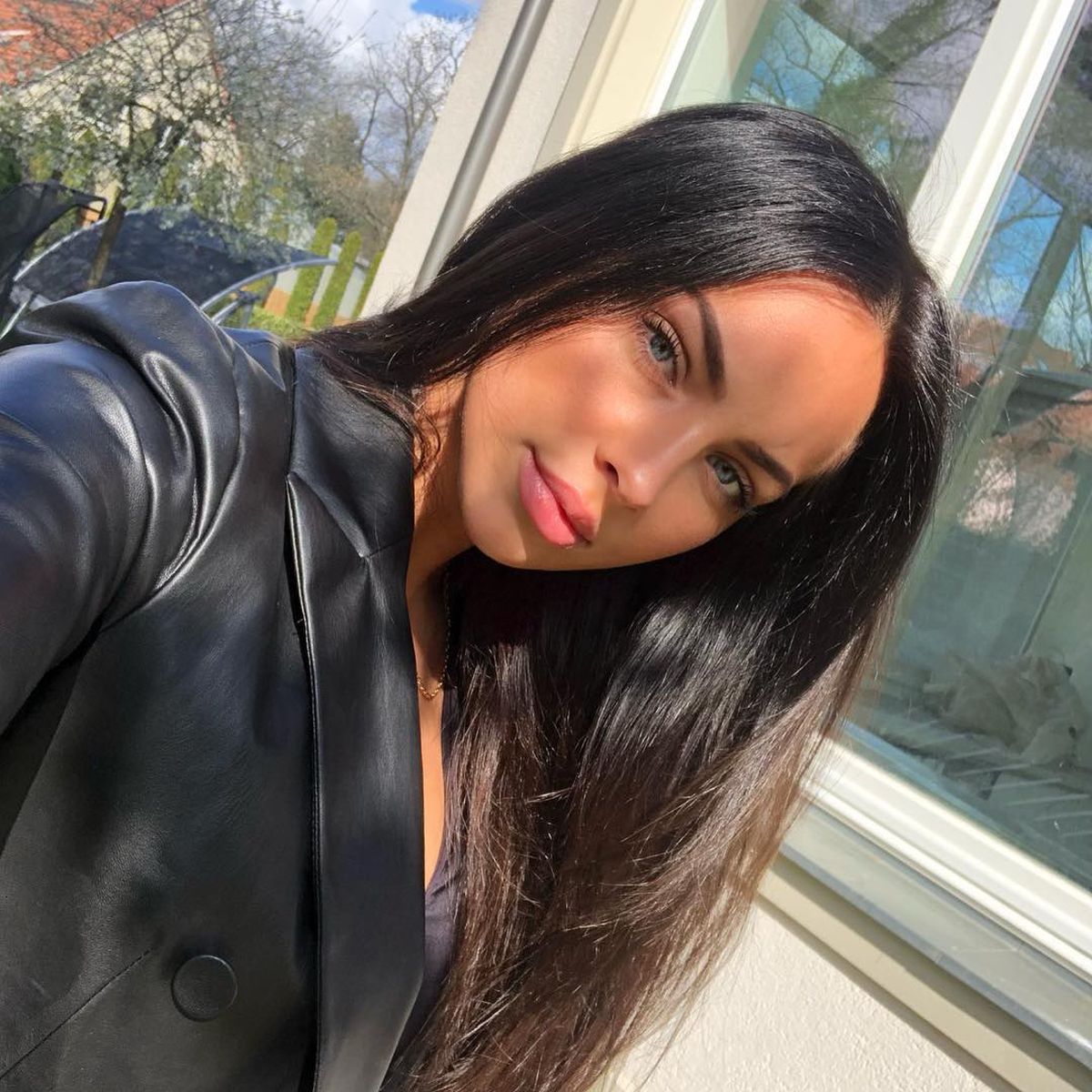 FOTO Cine pe cine a părăsit? Tânăra de 25 de ani îl contrazice pe fotbalist