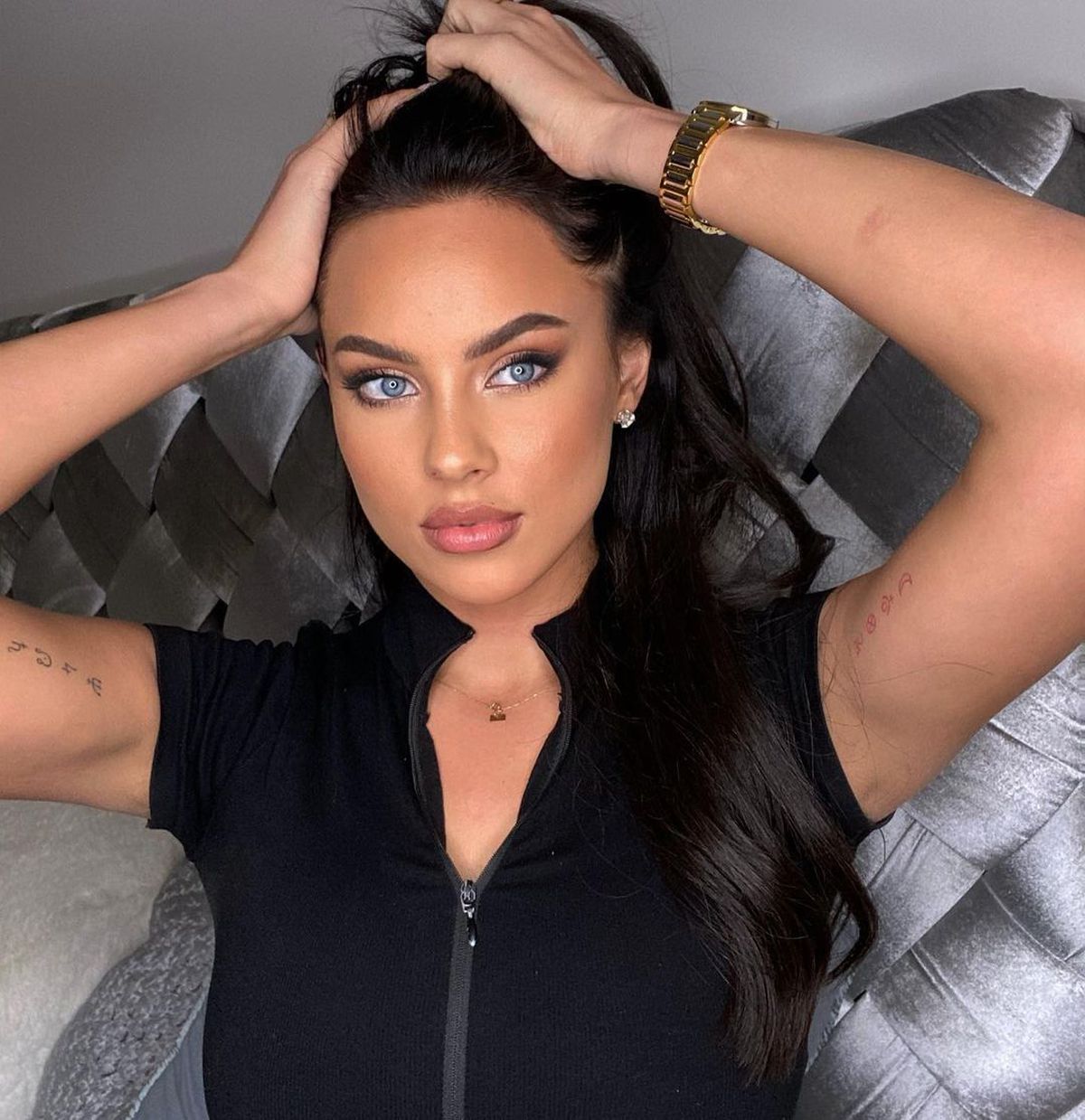 FOTO Cine pe cine a părăsit? Tânăra de 25 de ani îl contrazice pe fotbalist