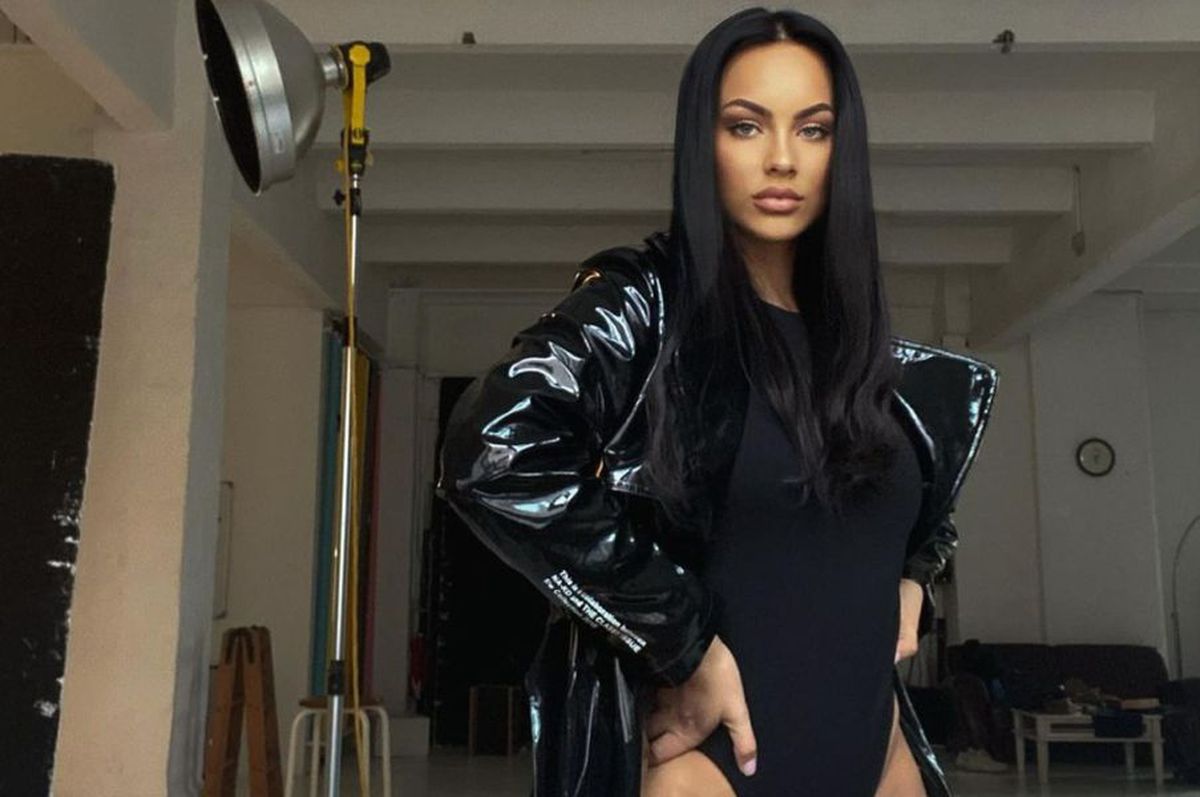 FOTO Cine pe cine a părăsit? Tânăra de 25 de ani îl contrazice pe fotbalist