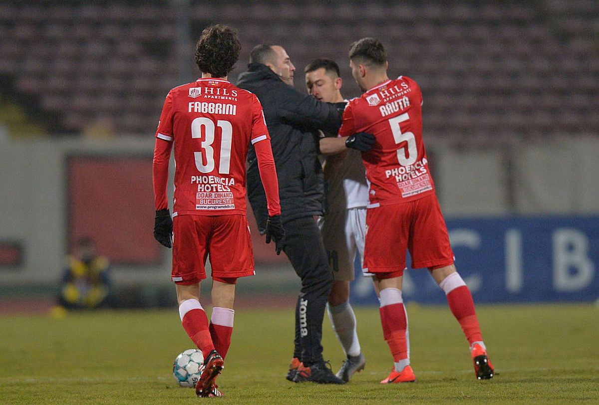 Planul de salvare pus la cale în culise la Dinamo: „Încearcă să mute datoriile de anul trecut pe anul acesta, pentru a intra din nou în insolvenţă”