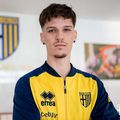 Dennis Man (22 de ani) a răspuns ziariștilor la conferința oficială de prezentare și a confirmat că idolul său e Adrian Mutu: „Parma e o echipă puternică și cu o istorie mare. Sunt nerăbdător să reușesc!”.