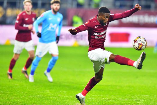 Nigerianul Funsho Bamgboye (24 de ani) a debutat în tricoul Rapidului. A fost introdus în minutul 71 al meciului cu FC Voluntari, la scorul de 3-0 pentru giuleșteni. Meciul s-a încheiat 4-1.