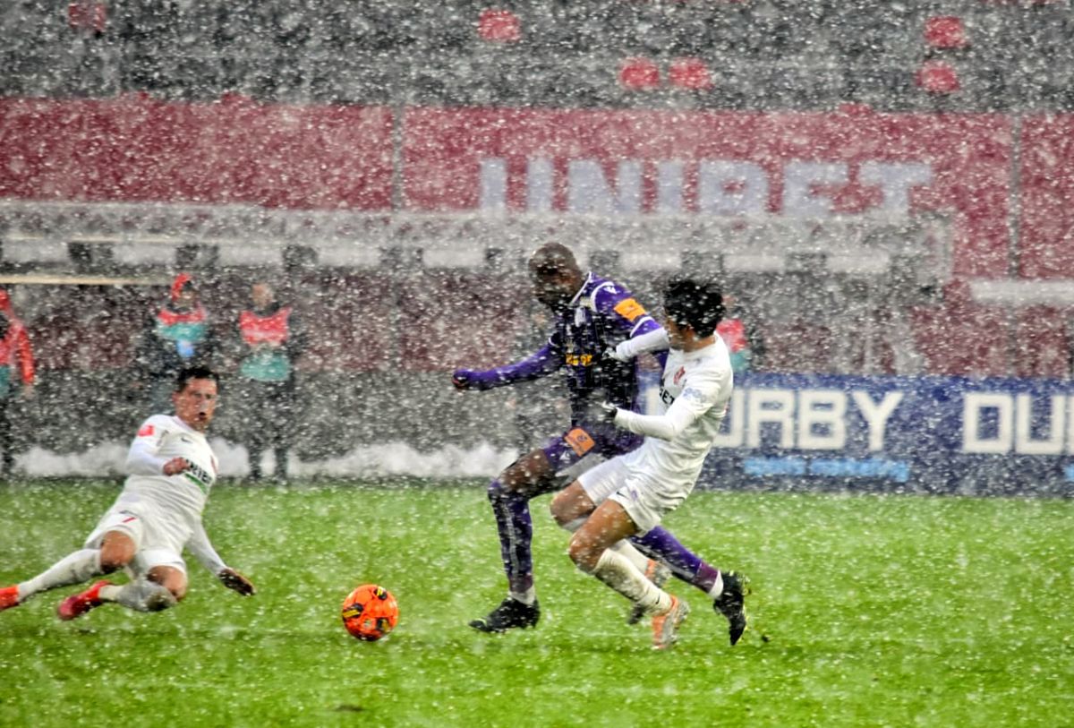 Hermannstadt - FC Argeș 1-1 » Remiză pe „derdelușul” de la Sibiu, într-o partidă jucată pe două anotimpuri
