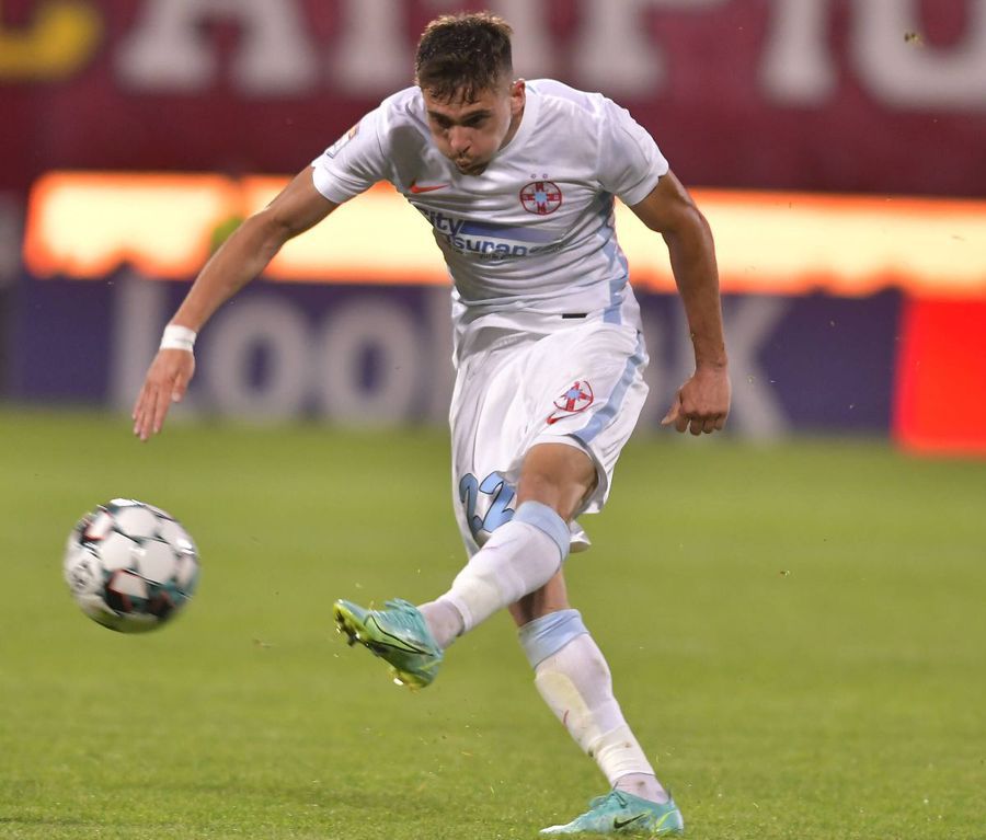Sorin Șerban Jucătorul de la FCSB s-a accidentat chiar înaintea derby-ului cu CFR și nu a mai făcut deplasarea la Cluj!