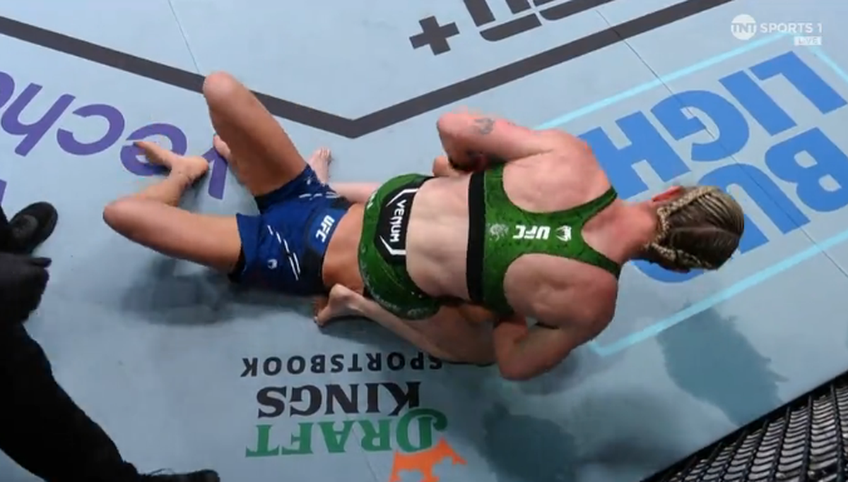 Diana Belbiță, zdrobită în UFC » Învinsă prin submisie chiar în finalul primei runde