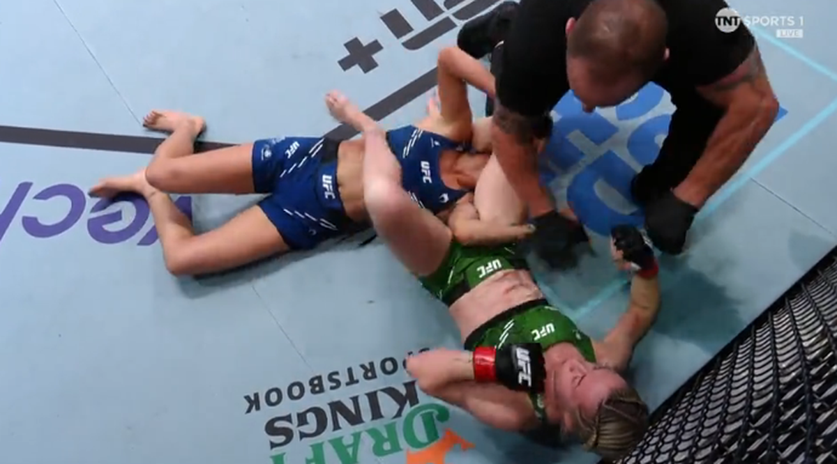 Diana Belbiță, zdrobită în UFC » Învinsă prin submisie chiar în finalul primei runde