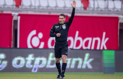 Decizie halucinantă a lui Kovacs în Sepsi - Craiova » A dat penalty la fault în atac!