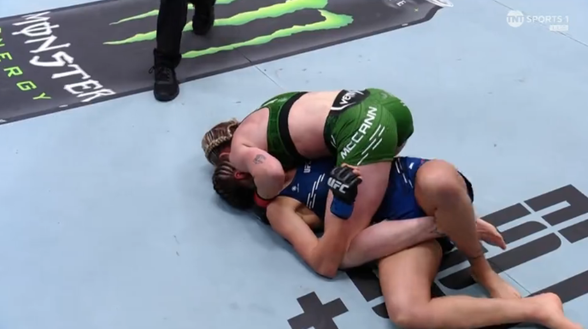 Diana Belbiță, zdrobită în UFC » Învinsă prin submisie chiar în finalul primei runde