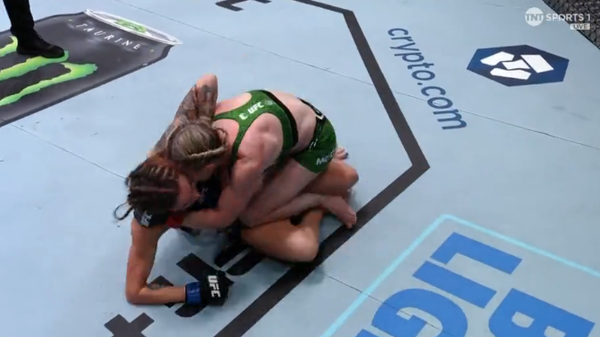 Diana Belbiță, zdrobită în UFC » Învinsă prin submisie chiar în finalul primei runde