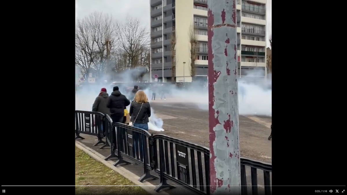 Zeci de ultrași cu cagule și bare de metal pe străzile din Metz » Haos total la echipa lui Boloni