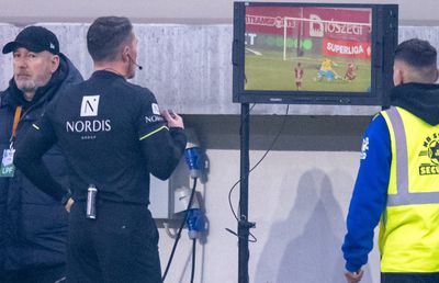 GSP i-a dat nota 1 lui Istvan Kovacs, după ce a făcut ZOB duelul Sepsi - Universitatea Craiova! Două penalty-uri refuzate gazdelor, 6 erori grave de arbitraj!
