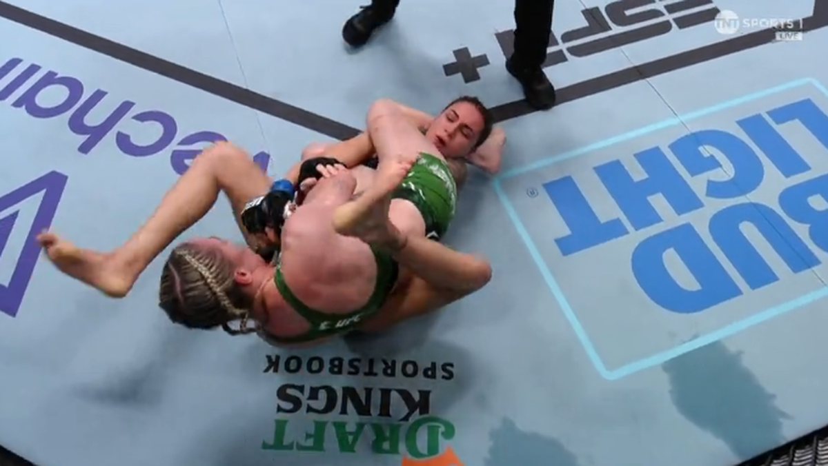 Diana Belbiță, zdrobită în UFC » Învinsă prin submisie chiar în finalul primei runde