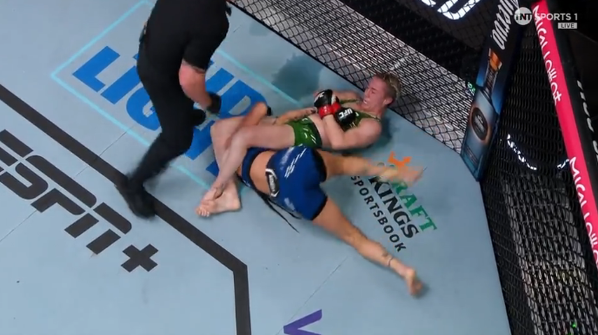 Diana Belbiță, zdrobită în UFC » Învinsă prin submisie chiar în finalul primei runde