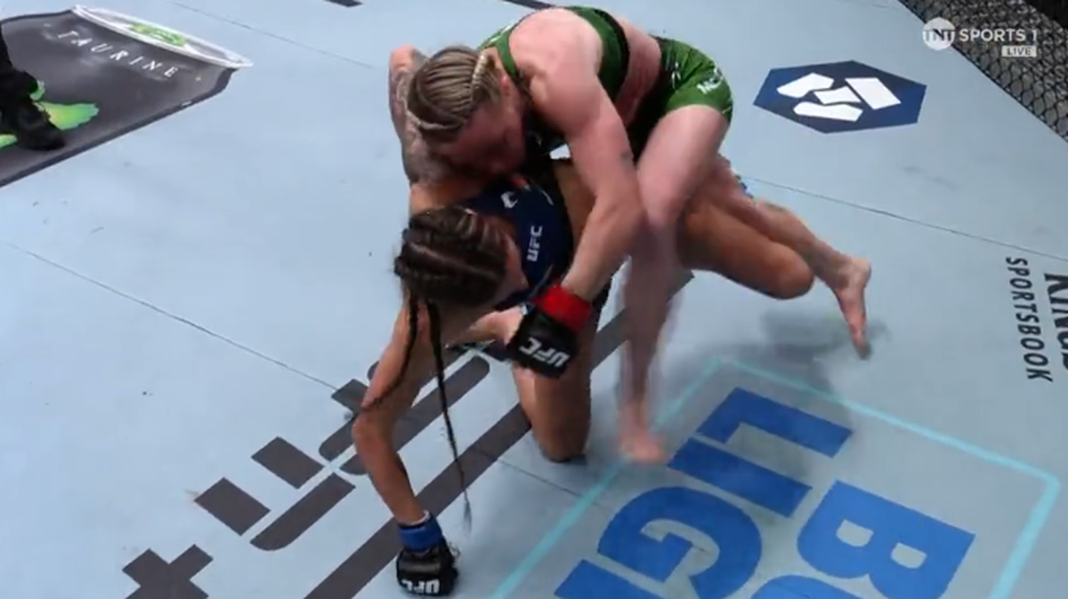 Diana Belbiță, zdrobită în UFC » Învinsă prin submisie chiar în finalul primei runde