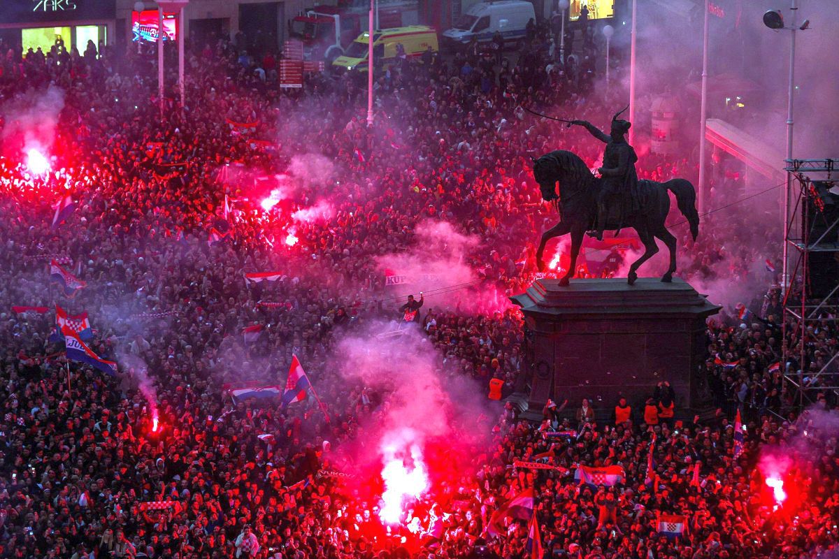 Întâmpinați precum niște eroi de zeci de mii de fani, chiar dacă au pierdut marele meci » Imagini de senzație