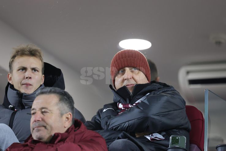 Dan Șucu la pauza meciului dintre Rapid și Unirea Slobozia / Foto: Ionuț Iordache GSP