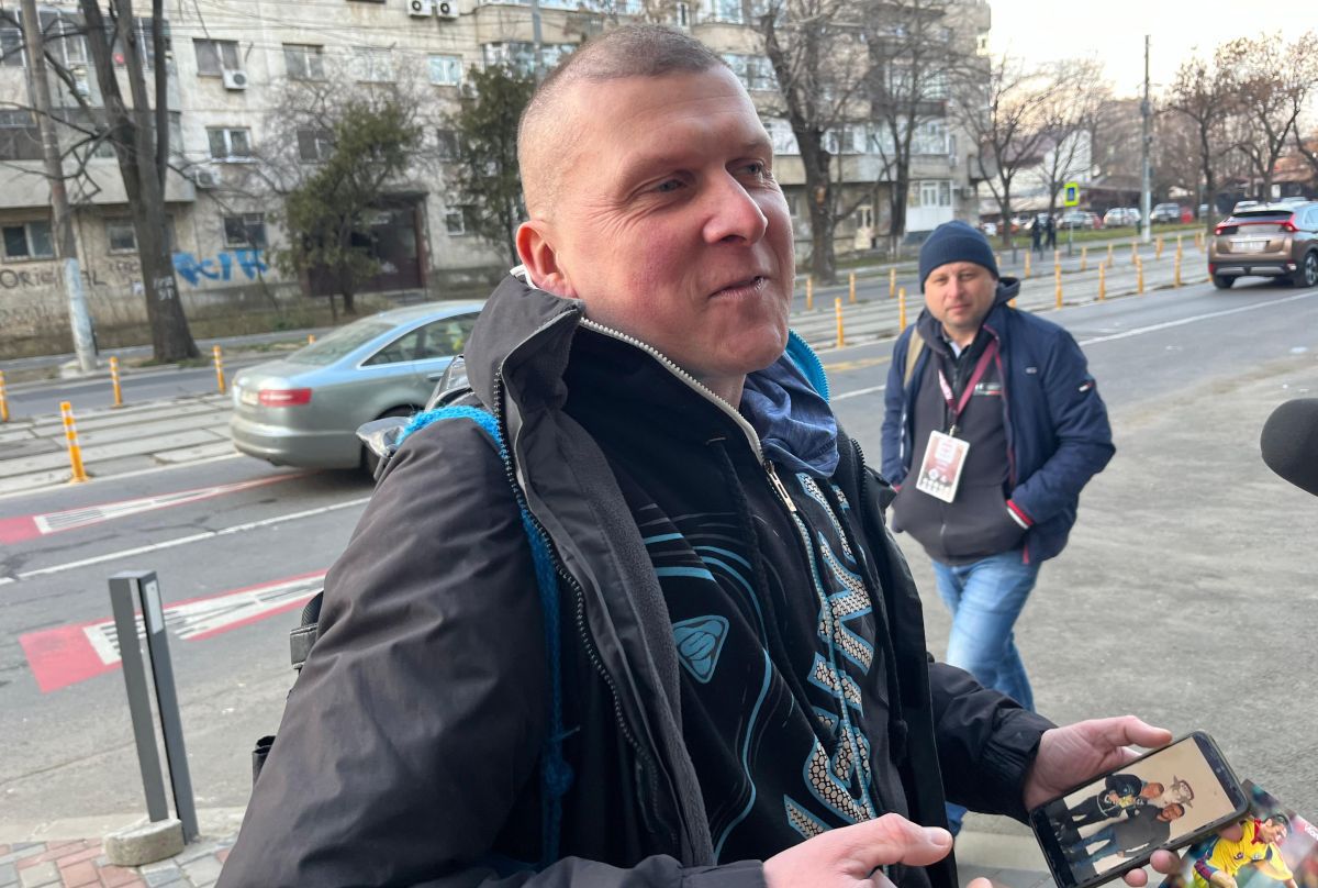 Străinul venit de departe să vadă Rapidul » S-a ales cu suvenirul dorit în Giulești: „Am mai fost aici în anii '90, aveați o națională foarte bună”
