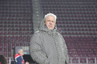 Marius Șumudică a făcut show la conferință, după victoria cu Slobozia: „Noroc că stau bine cu pipota” + „Am avut și deodorant, să nu transpir”