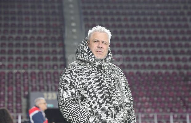 Marius Șumudică a făcut show la conferință, după victoria cu Slobozia: „Noroc că stau bine cu pipota” + „Am avut și deodorant, să nu transpir”