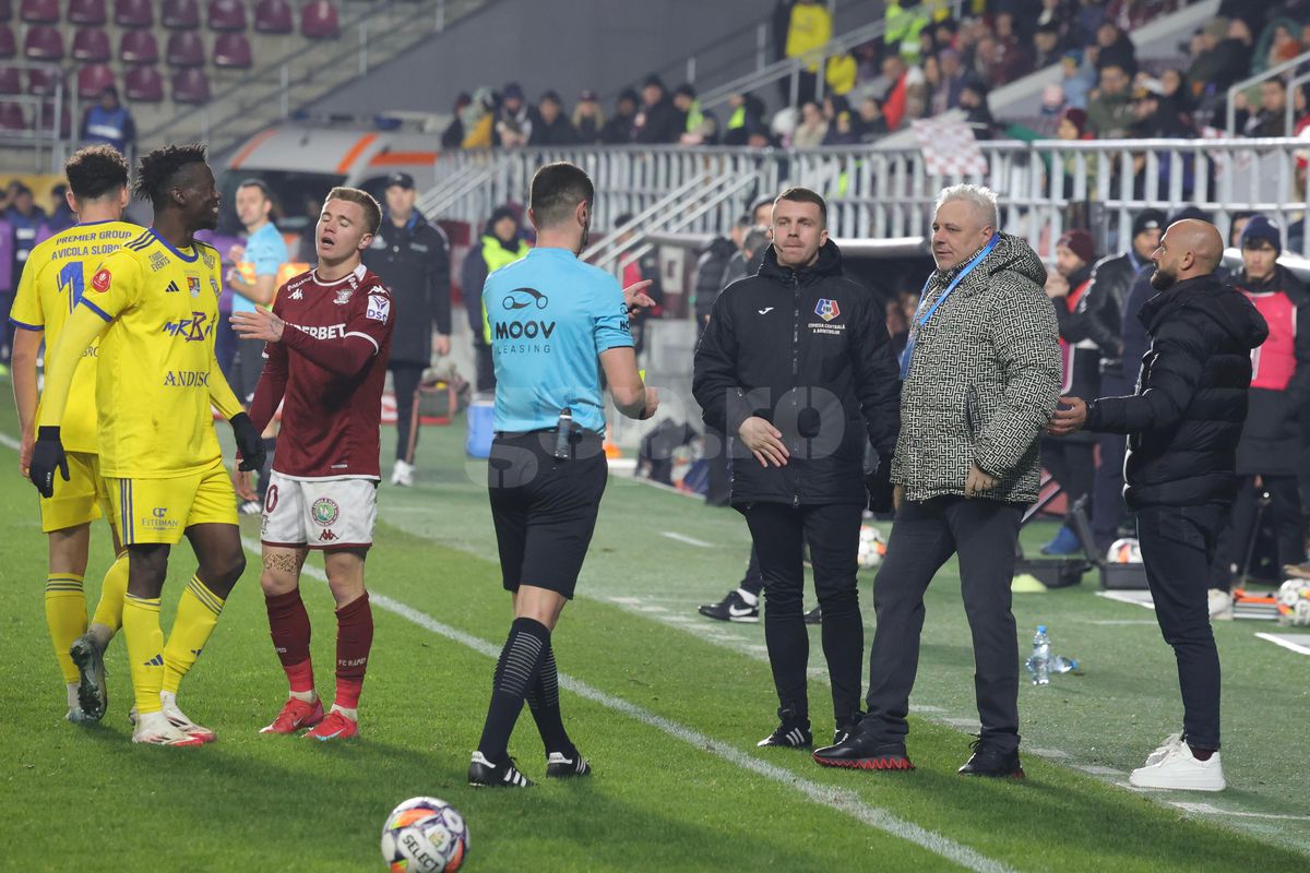 Marius Șumudică a primit un cartonaș galben / Foto: Ionuț Iordache GSP