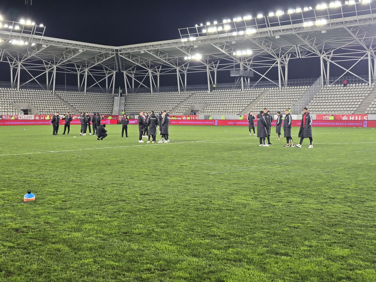 Imagini dinainte de Dinamo - Oțelul: probleme cu autocarul oaspeților