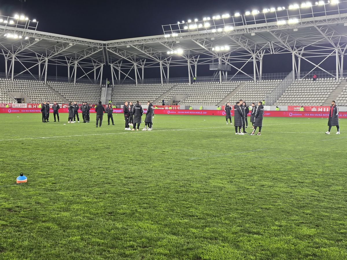 Imagini dinainte de Dinamo - Oțelul: probleme cu autocarul oaspeților