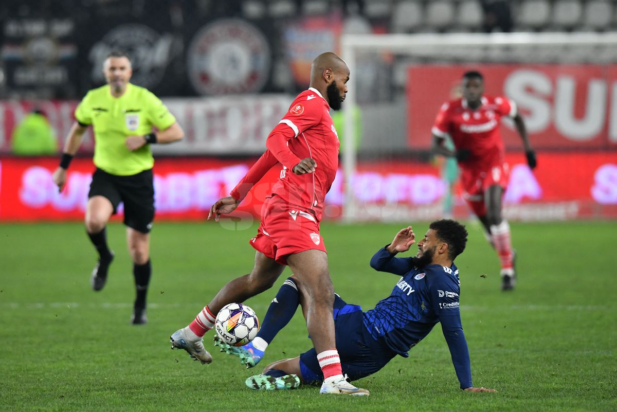 Final dramatic în Dinamo - Oțelul » GOLUL victoriei a venit în minutul 90+8, după un penalty dictat de VAR