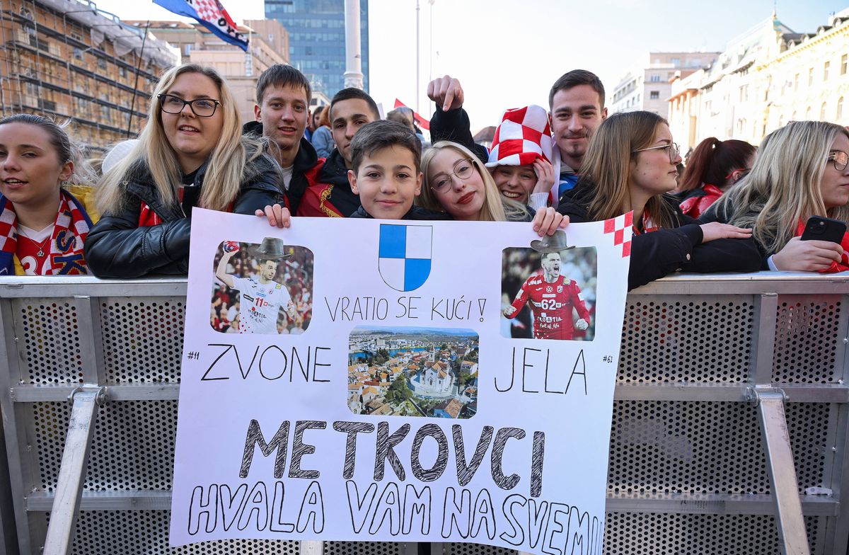 Întâmpinați precum niște eroi de zeci de mii de fani, chiar dacă au pierdut marele meci » Imagini de senzație