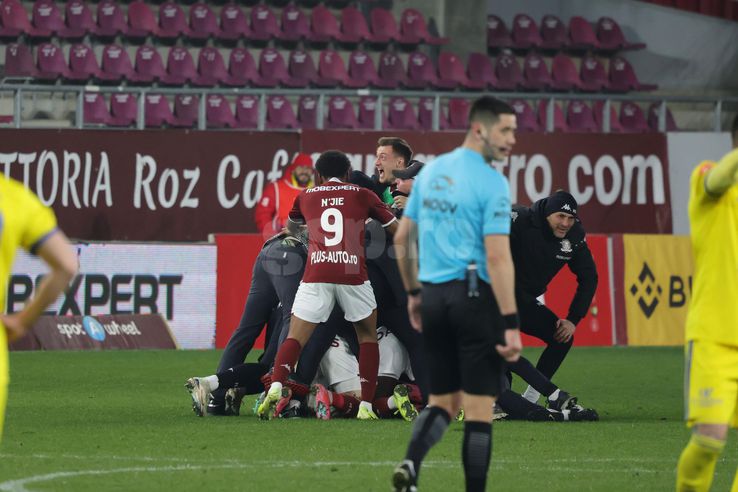 Cum au sărbătorit giuleștenii golul decisiv din Rapid - Slobozia / FOTO: Ionuț Iordache (GSP.ro)