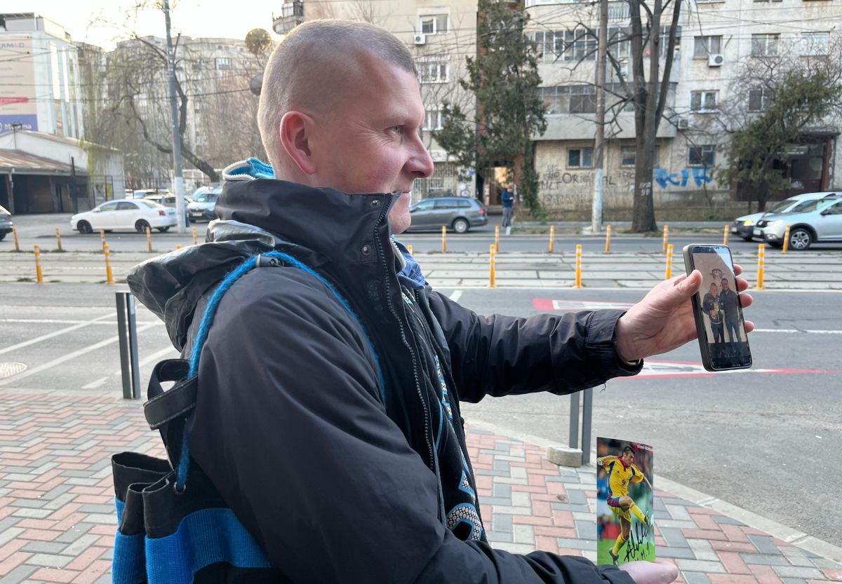 Străinul venit de departe să vadă Rapidul » S-a ales cu suvenirul dorit în Giulești: „Am mai fost aici în anii '90, aveați o națională foarte bună”