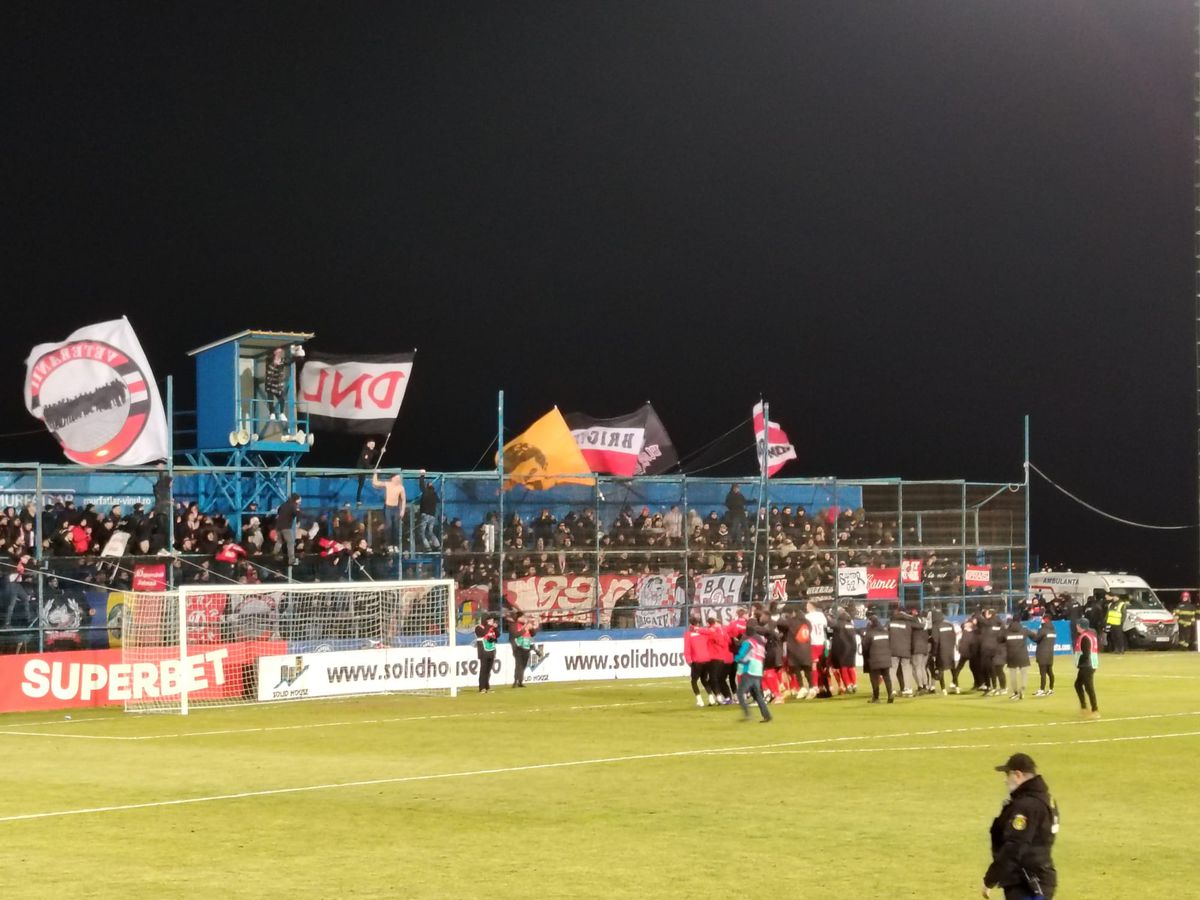 5 lucruri care nu s-au văzut la TV la Farul - Dinamo » „Se întoarce Politic?”. Reacția lui Andrei Nicolescu