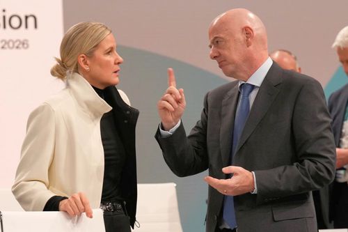 Președinta Comitetul Internațional Olimpic, Kirsty Coventry, și Gianni Infantino, președintele FIFA