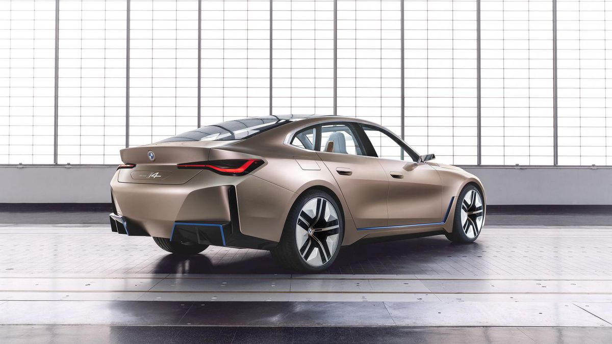 BMW i4: răzbunarea gigantului german! Cum arată și ce specificații are „nava spațială” de la BMW